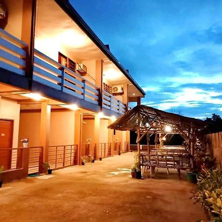 Av7 Guest House Coron Exterior photo